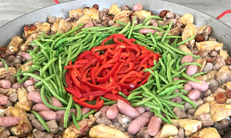 Paella Tradicional con Butifarra